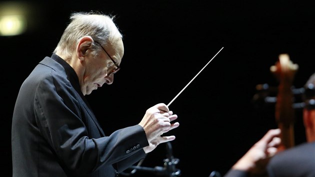 Skladatel filmov hudby Ennio Morricone vystoupil 9. nora 2014 v prask O2 arn.