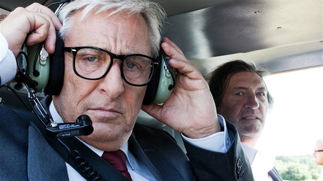 Karel He�m�nek a Bolek Pol�vka ve filmu D�dictv� aneb Kurva se ne��k�