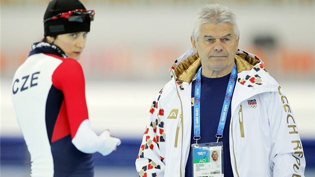 TRÉNINK. Martina Sáblíková a kou Petr Novák v Soi ped olympijskými hrami.