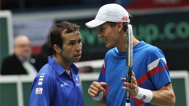 PORADA. Radek tpnek a Tom Berdych bhem tyhry s Nizozemskem.