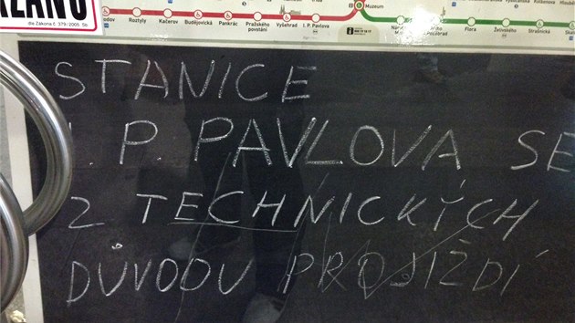 Tramvajov doprava je na I. P. Pavlova zcela peruena. Metro stanic pouze projd. Dvodem je nlez podezelho batohu (5. 2. 2014)