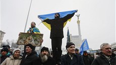 V centru Kyjeva se opt demonstrovalo proti vlád (9. února 2014)