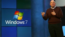 CES 2009 Steve Ballmer práv uvádí Windows 7. eká ho s nimi nejvtí úspch za...