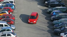 Ka�dodenní boj o parkování u Fakultní nemocnice v Hradci Králové