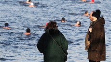 Pra�ského závodu otu�ilc� Branické ledy se zú�astnilo 190 plavc�. (1. února...