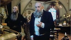 Z filmu Tajemství hradu v Karpatech