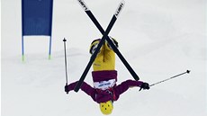 HLAVOU DOL. Nikola Sudová v kvalifikaci boulaek na olympijských hrách v Soi. 