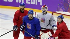 BRZY U� TO VYPUKNE. �e�tí hokejisté trénují p�ed startem olympijského turnaje.