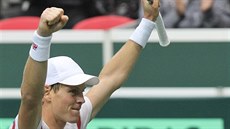 Tomá Berdych práv zajistil eským tenistm postup do tvrtfinále Davis Cupu.