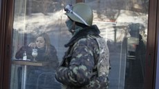 Ukrajintí demonstranté po násilnostech zaali dbát na své bezpeí (Kyjev, 2....