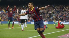 VEDOUCÍ GÓL. Barcelonský Alexis Sanchez se raduje z trefy proti Valencii.