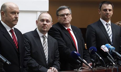 Michal Haek (druhý zleva), Jií Zimola (zcela vpravo). Spolu s nimi na snímku z roku 2014 tehdejí hejtmani Josef Novotný (vlevo) a Jií Bhounek