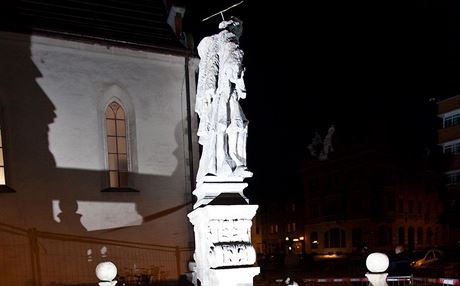 Pokozen socha svatho Jana Nepomuckho na Masarykov nmst v Nchod. (8....