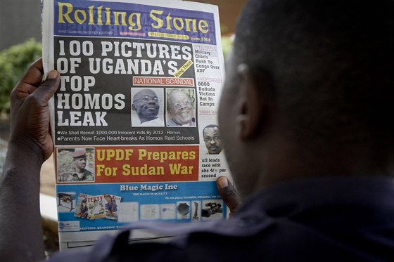 Titulní strana ugandského Rolling Stone, ve kterém otiskli seznam sta...