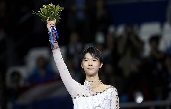 Dojatý Juzuru Hanju - vítz olympiády v Soi. 