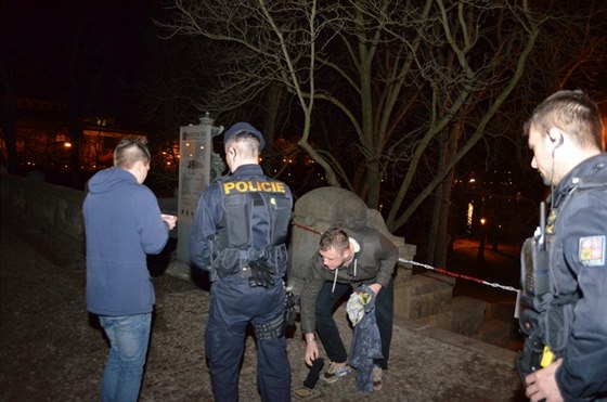 Policisté kontrolovali dva dánské studenty, kteí v noci z nedle na pondlí...