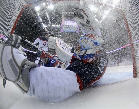 Ze. Ján Laco pomohl Slovákm povstat po dsivém vstupu do olympijského turnaje. Te na východ vichni doufají, e zdeptá i echy podobn jako v semifinále MS 2012