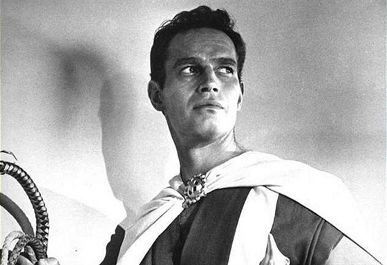 Charlton Heston jako Ben Hur. Za roli dostal roku 1959 Oscara.