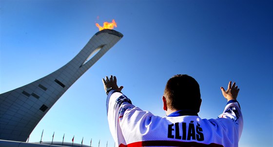 eský fanouek ped olympijském utkání proti výcarsku. (15. února 2014)