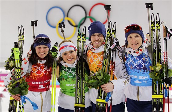 etí biatlonisté vybojovali stíbrnou olympijskou medaili ve smíené tafet,...