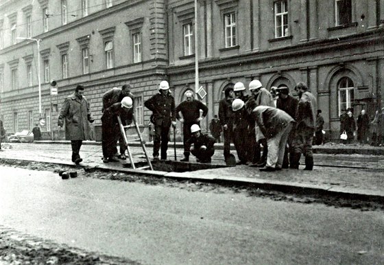 Historické fotky k netstí na Pekaské ulici v Brn v roce 1976. Voda tehdy...