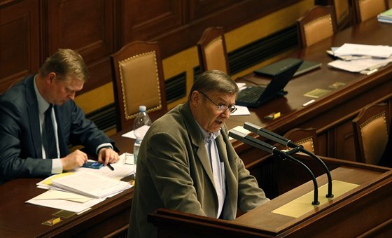 Lustrační zákon umožnil podle bývalého předsedy KSČM, poslance Miroslava Grebeníčka hon na čarodějnice.