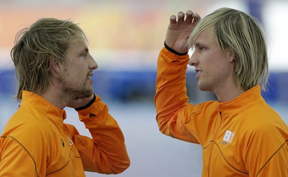 DVOJATA. Nizozemtí rychlobruslai Michel (vlevo) a Ronald Mulderové. 