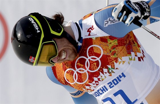 Norský lya Kjetil Jansrud slaví  v cíli olympijského superobího slalomu.