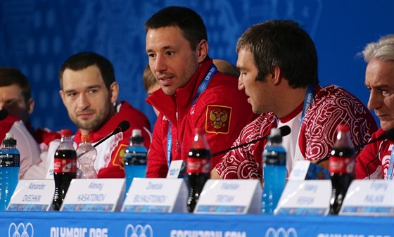 Tisková konference ruských hokejist ped zaátkem turnaje.
