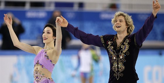 Amerití olympijtí vítzové Meryl Davisová a Charlie White pi volném tanci.