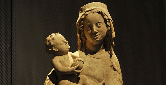 Olomoucké arcibiskupství poádalo v rámci církevních restitucí z muzejních sbírek napíklad o sochy Madon. (ilustraní snímek)