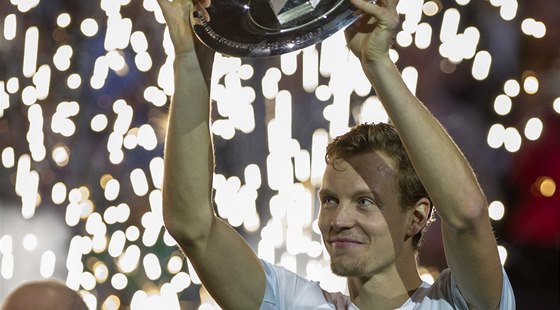 S TROFEJÍ. Tomá Berdych ovládl tenisový turnaj v Rotterdamu.