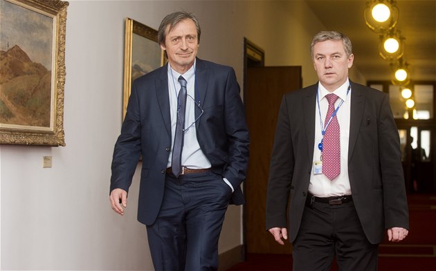 Ministr obrany Martin Stropnický a ministr dopravy Antonín Pracha