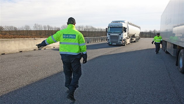 Stát sází na digitalizaci, celní úřady končí. Podnikatelé to kritizují