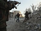 Syrtí povstalci v boji vládními jednotkami v Aleppu (7. února 2014)