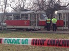 Policisté vyetují smrt eny, kterou lidé nali v tramvaji linky íslo 17 v...