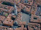 Letecký pohled na centrum Modeny s katedrálou