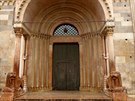 Postranní portál Porta regia dómu v Moden