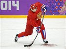 Ruský hokejista Viktor Tichonov pi tréninku národního týmu v Boloj Ice Dome