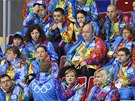Olympijtí dobrovolníci v hlediti hokejové haly Boloj Ice Dome. (9. února