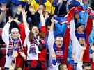 etí hokejoví fanouci v hale Boloj Ice Dome pi úvodním utkání proti...