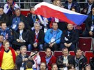 eská vlajka v hale Boloj Ice Dome pi úvodním utkání eských hokejist proti...