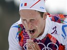 Franouzský bec na lyích Adrien Backscheider v cíli závodu na 15 kilometr...