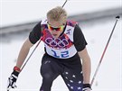 Americký bec na lyích Erik Bjornsen v cíli závodu na 15 kilometr klasickou...