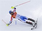 Francouzský lya Thomas Mermillod Blondin padá bhem slalomové ásti...
