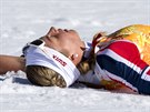 Norská bkyn na lyích Astrid Uhrenholdt Jacobsenový po tafetovém závodu na...