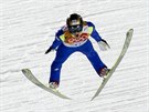 eský skokan Jan Matura v olympijskému závodu na velkém mstku. (15. února 2014)