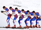 eský bec na lyích Luká Bauer v olympijském závodu na 15 kilometr ve...
