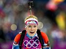 STÍBRNÁ. eská biatlonistka Gabriela Soukalová v cíli olympijského závodu na...