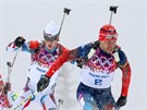 Jaroslav Soukup (druhý zprava) v olympijském závodu biatlonist na 15 kilometr...